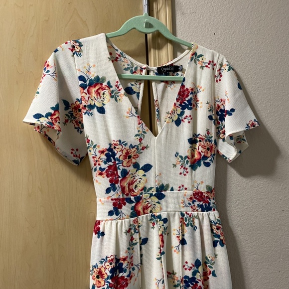 Junior size 5 Women XS/S Gorgeous Romper Skirt Back Floral Spring Dress Romper - Picture 2 of 7